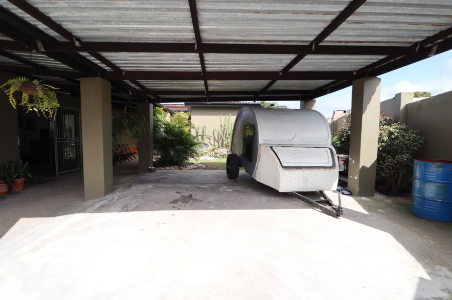 5 Bedroom Property for Sale in Kabega Park Eastern Cape
